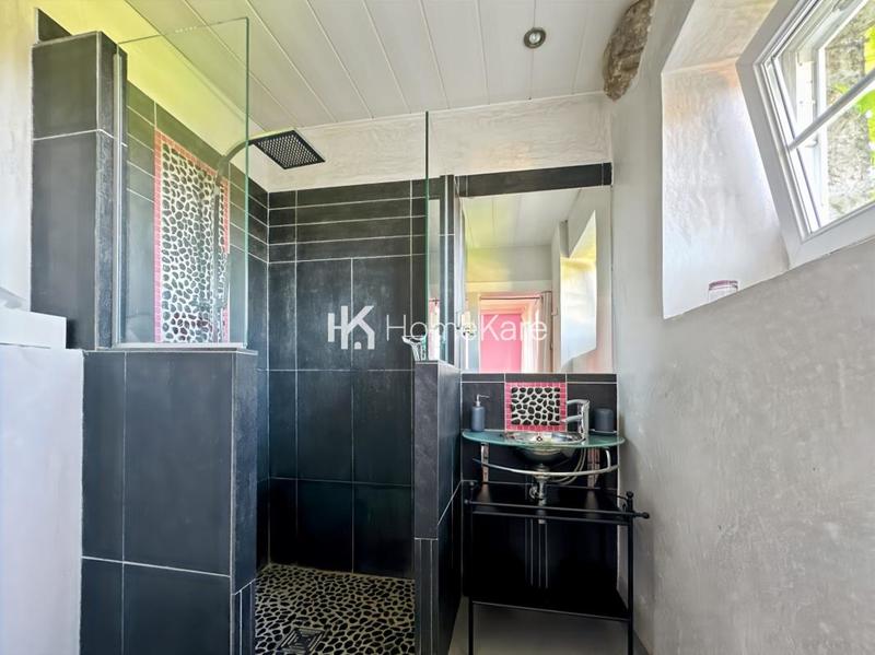 Maison - 300 m² - 9 pièces