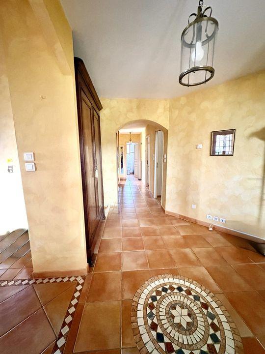 Villa - 185 m² - 6 pièces