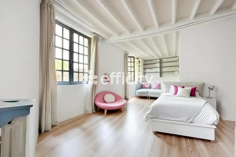 Maison - 240 m² - 8 pièces