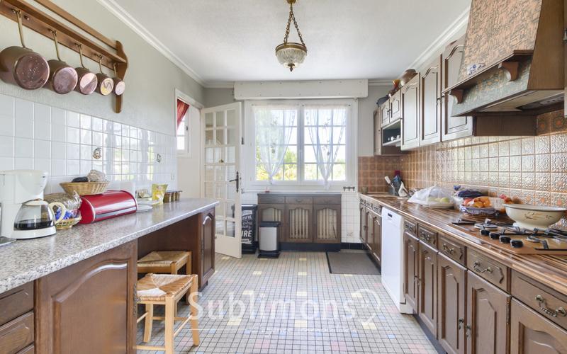 Maison traditionnelle - 170 m² - 6 pièces