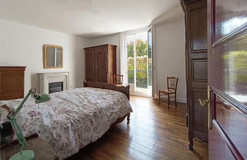 Maison - 240 m² - 10 pièces