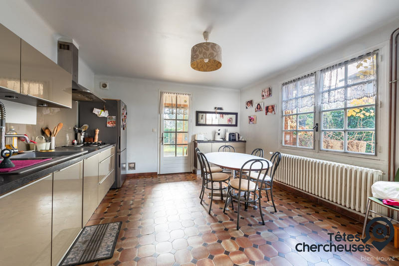 Maison - 230 m² - 8 pièces