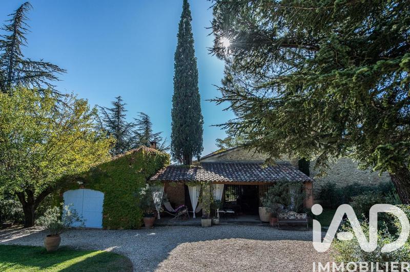 Maison - 402 m² - 12 pièces