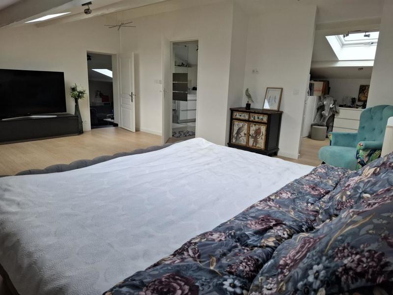 Maison - 213 m² - 8 pièces