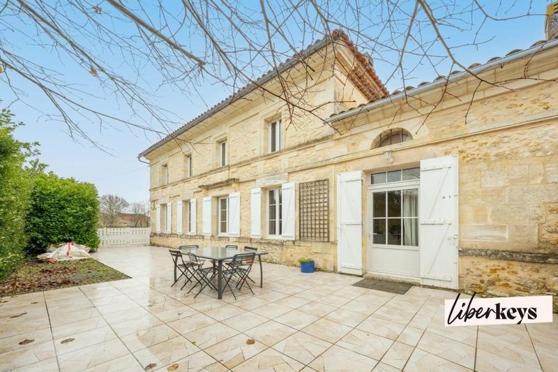 Maison de village - 270 m² - 8 pièces