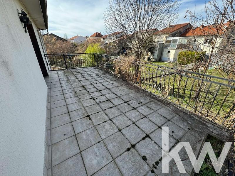 Maison - 268 m² - 9 pièces