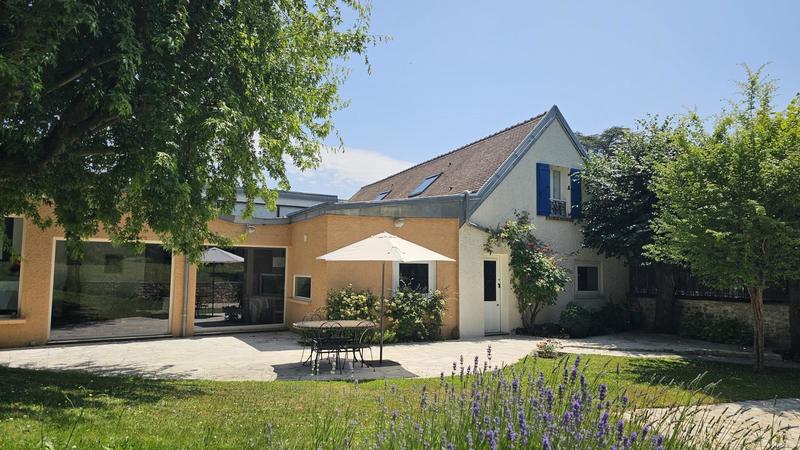 Maison - 232 m² - 11 pièces