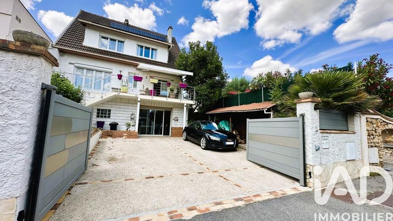 Maison - 162 m² - 10 pièces