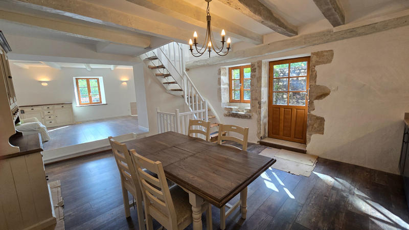 Maison - 245 m² - 7 pièces