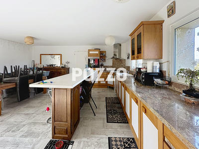 Maison - 305 m² - 13 pièces