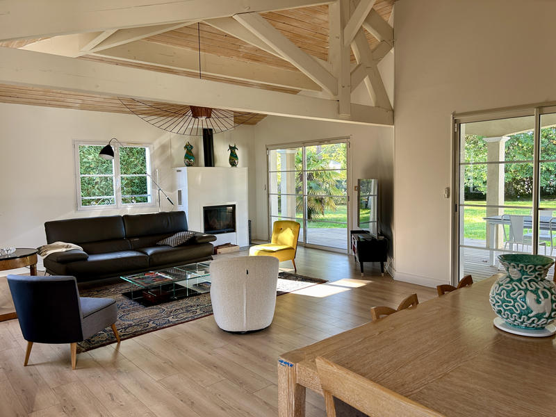 Maison - 210 m² - 7 pièces