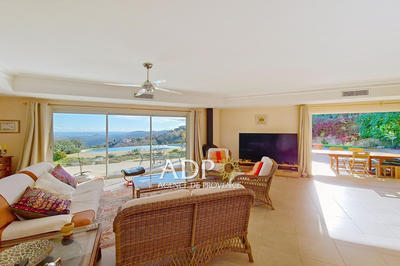 Maison - 212 m² - 5 pièces