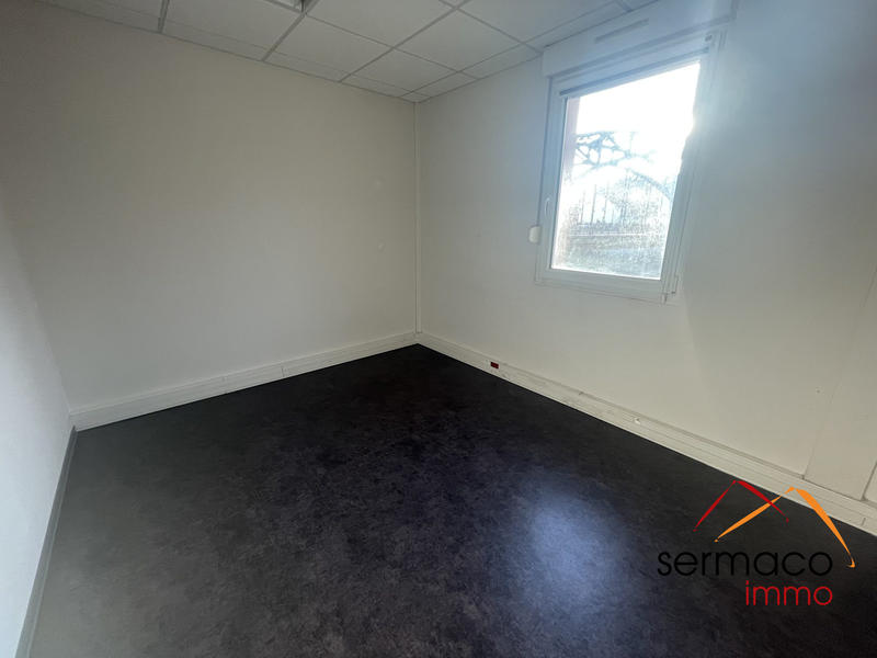 Local commercial - 121 m² - 9 pièces