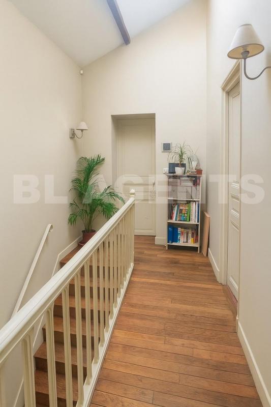 Maison - 240 m² - 8 pièces