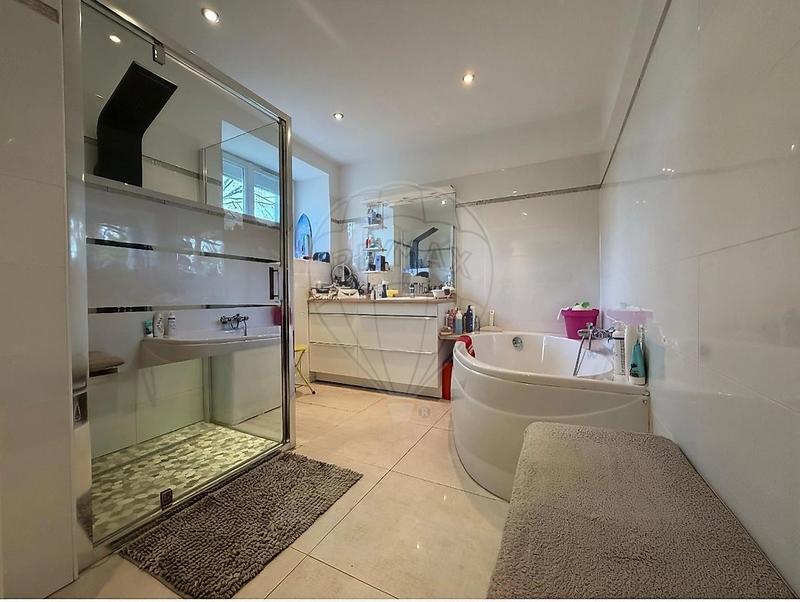 Maison - 186 m² - 5 pièces