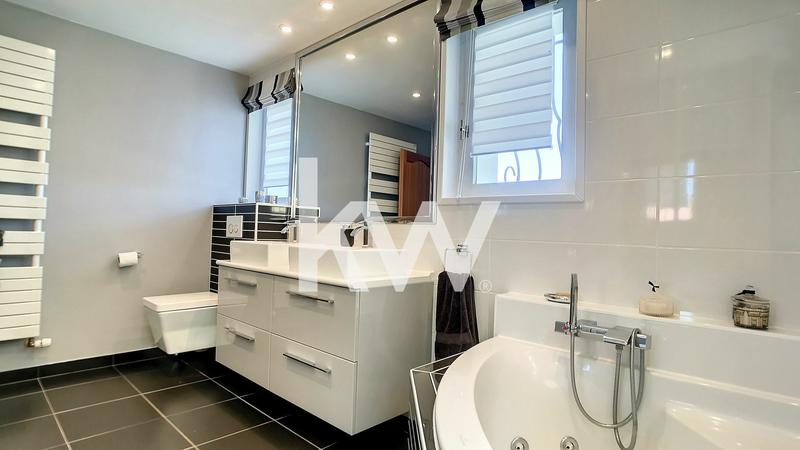 Maison - 225 m² - 6 pièces