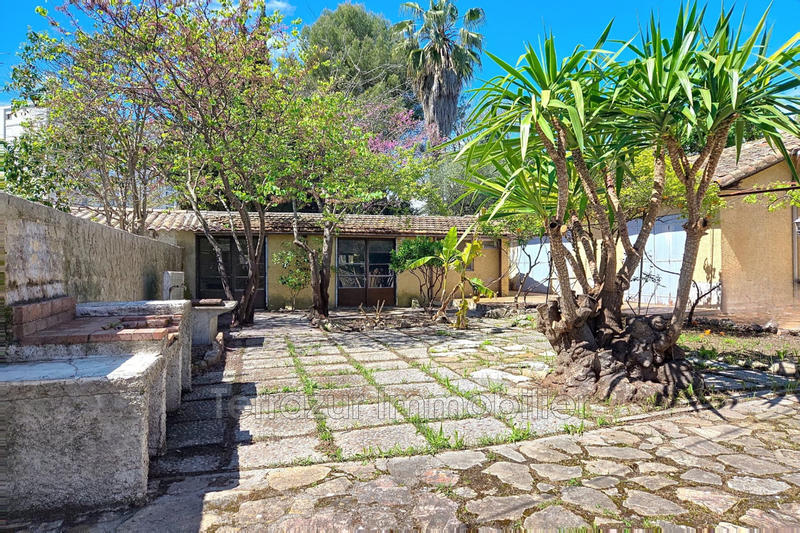 Mas - 900 m² - 10 pièces