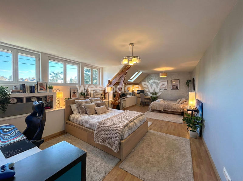 Maison - 180 m² - 9 pièces