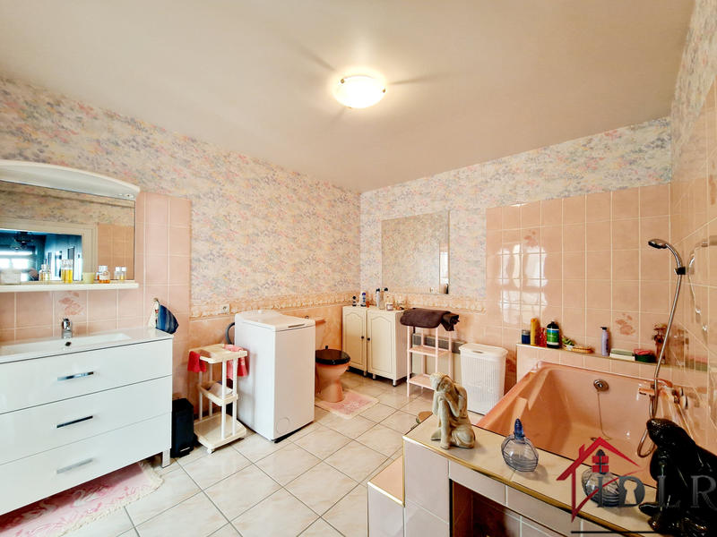 Maison - 260 m² - 6 pièces