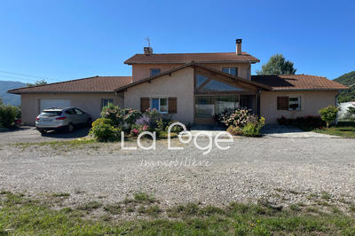 Maison - 224 m² - 7 pièces