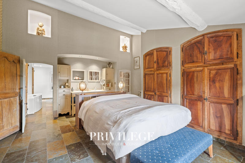 Bastide - 400 m² - 16 pièces