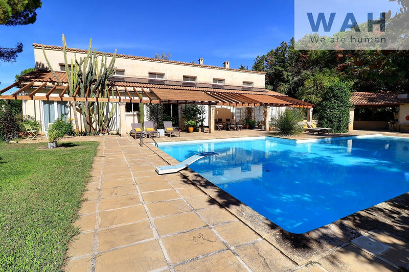 Villa - 283 m² - 8 pièces