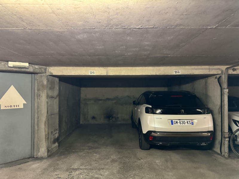 Parking / Garage