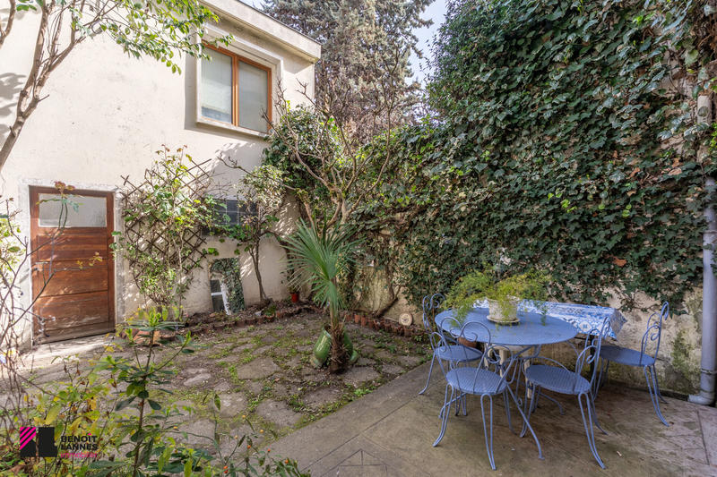 Maison - 216 m² - 8 pièces