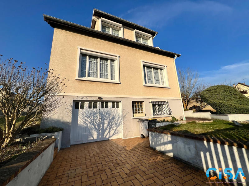 Maison - 92 m² - 5 pièces