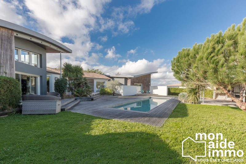 Maison contemporaine - 252 m² - 7 pièces