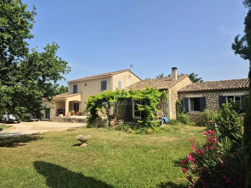 Maison - 250 m² - 7 pièces