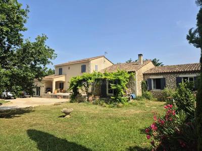 Maison - 250 m² - 7 pièces