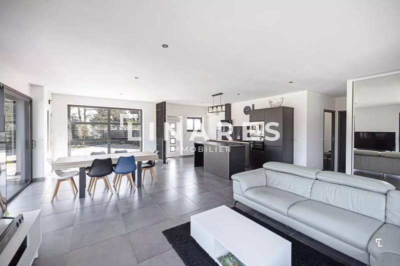 Maison - 180 m² - 5 pièces