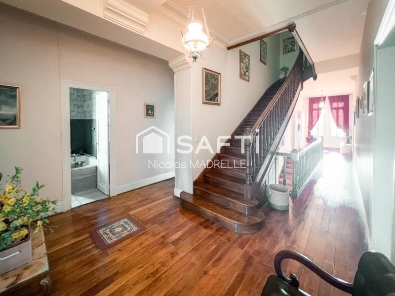 Maison de maîtres - 450 m² - 12 pièces