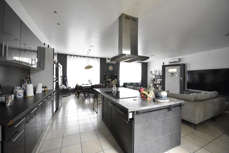 Maison - 235 m² - 6 pièces