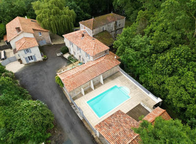 Propriété - 440 m² - 22 pièces