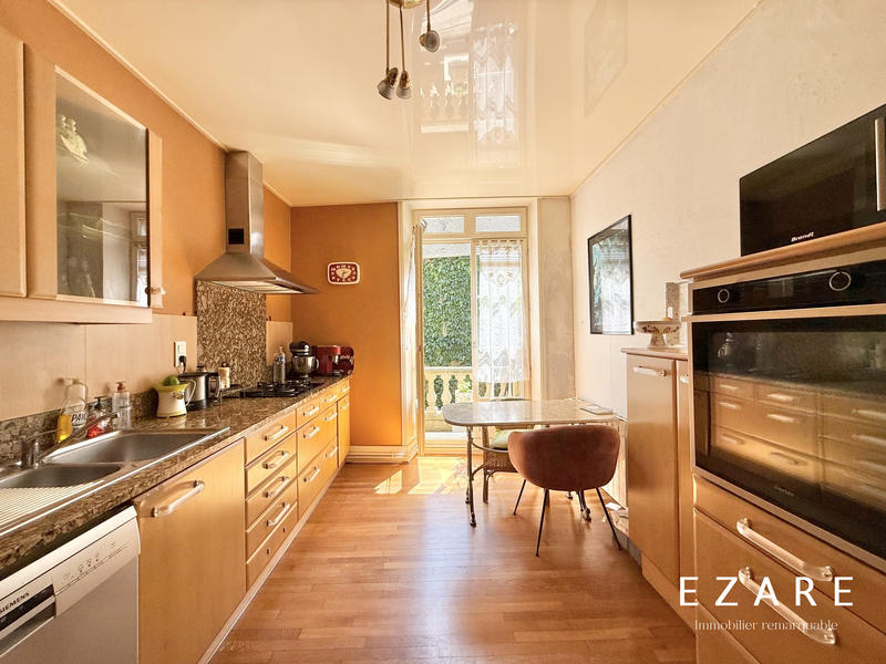 Maison - 470 m² - 15 pièces