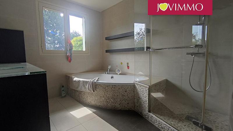 Maison - 180 m² - 7 pièces