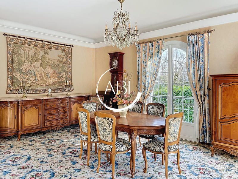 Maison traditionnelle - 200 m² - 6 pièces