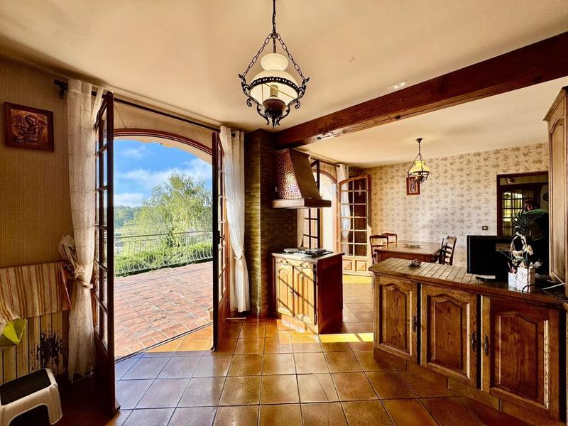 Maison - 254 m² - 9 pièces