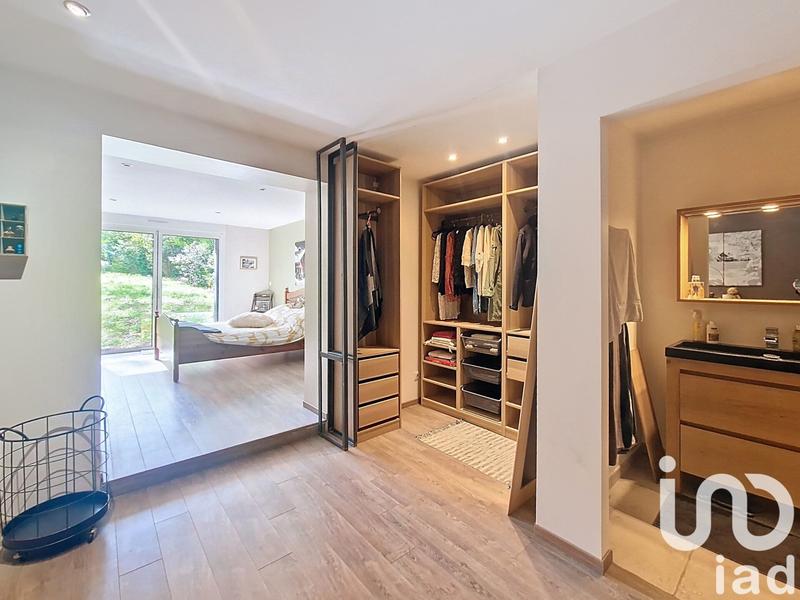 Maison - 232 m² - 8 pièces