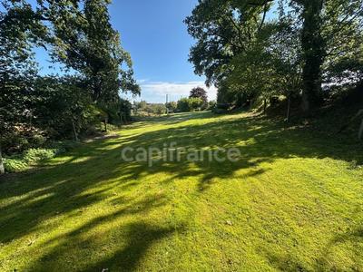 Terrain constructible - 1 800 m²