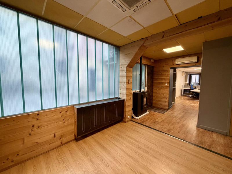 Local commercial - 111 m²