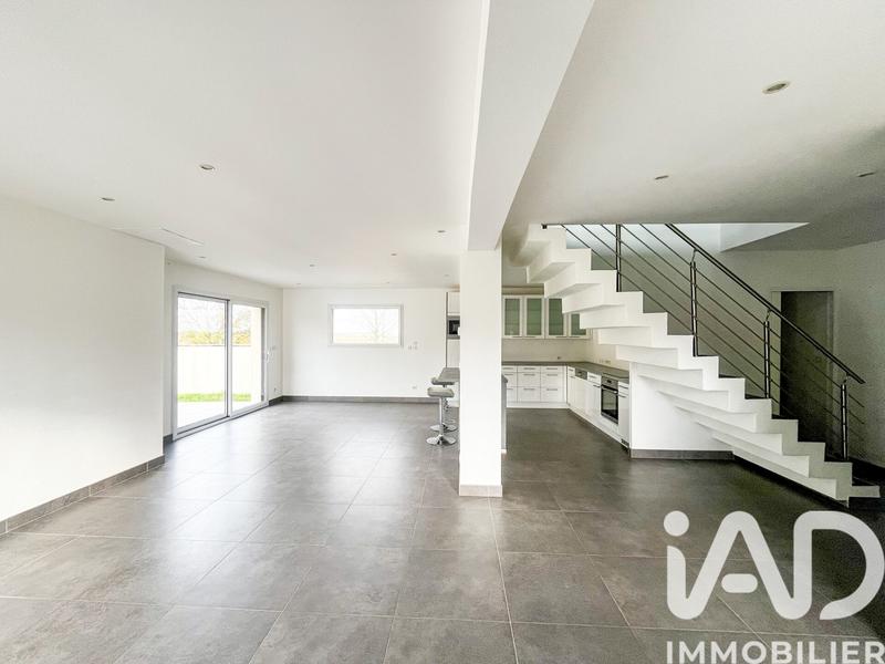 Maison - 204 m² - 7 pièces