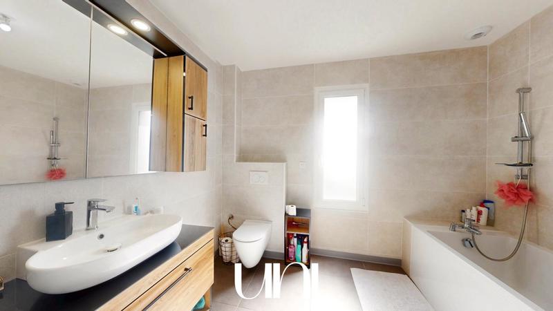 Maison - 200 m² - 7 pièces