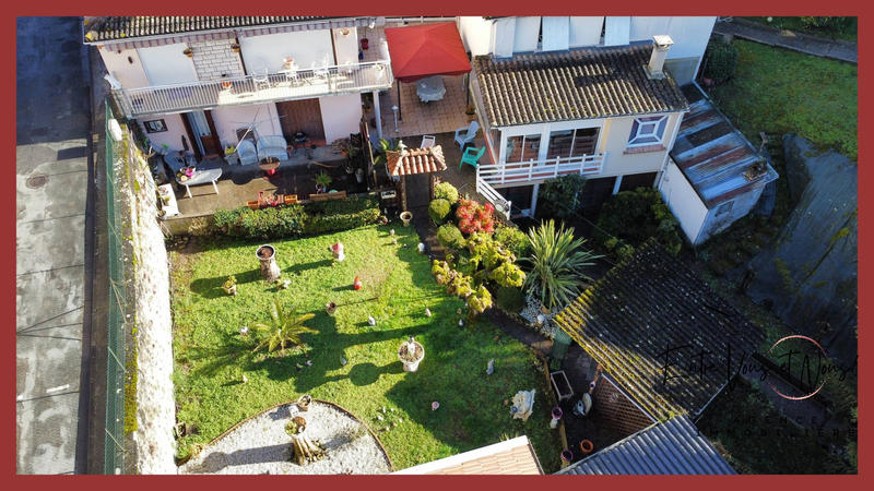 Maison - 313 m² - 13 pièces