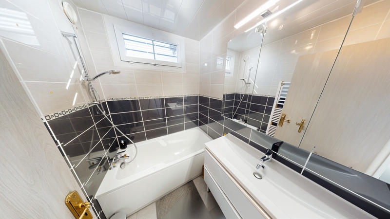 Appartement - 95 m² - 5 pièces