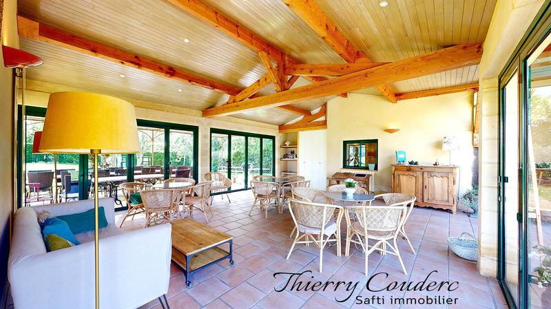 Maison - 319 m² - 12 pièces