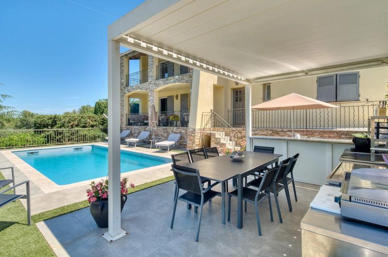 Propriété - 255 m²