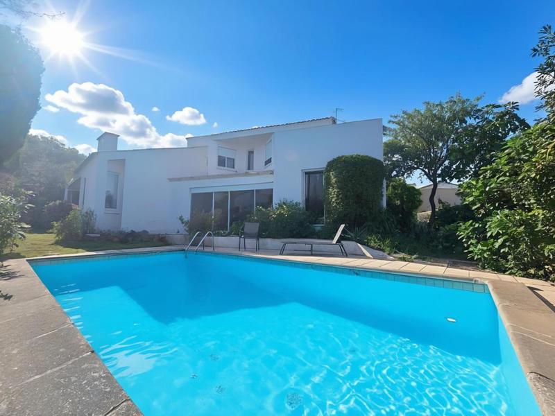 Maison - 206 m² - 6 pièces